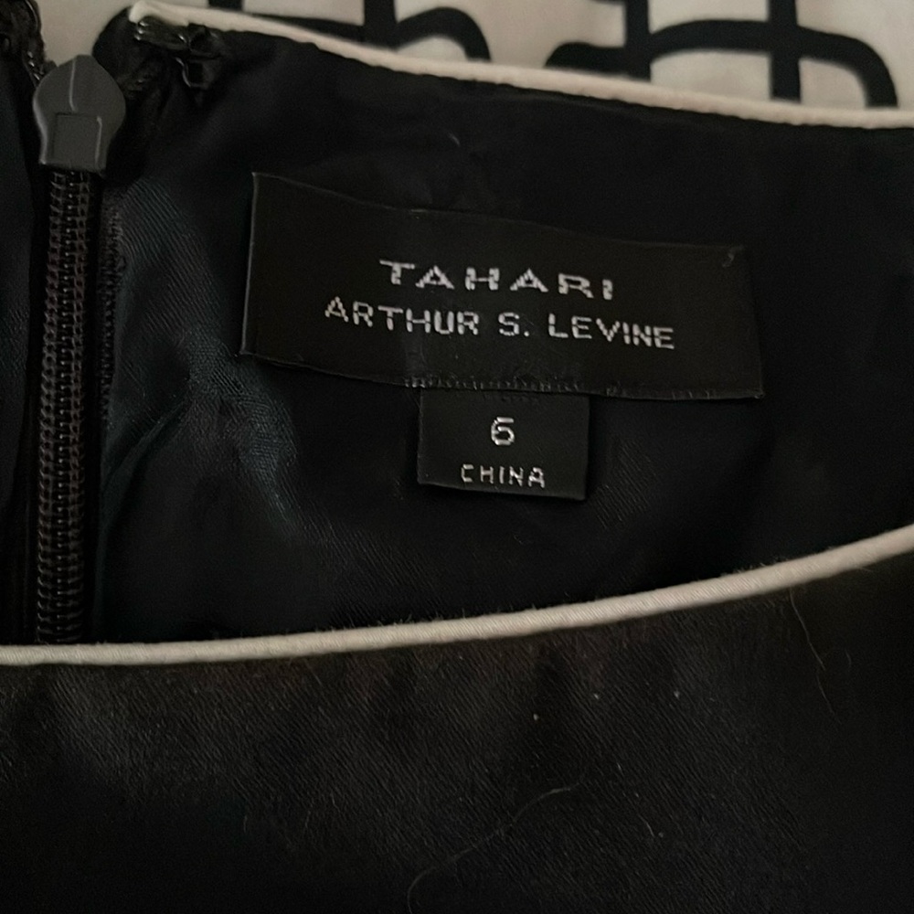 Tahari size 6 black/white with pockets